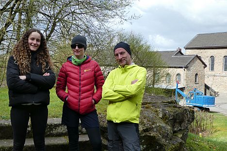 Drei Personen mit veschränkten Armen in Witten