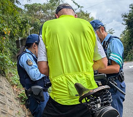 Radler-Kontrolle durch Polizisten-Paar
