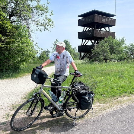 Radler auf dem höchten Punkt von Rheinland-Pfalz: Erbeskopf (816 m)