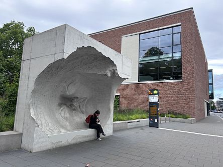 Haltestelle am Leibniz-Zentrum für Architektur in Mainz