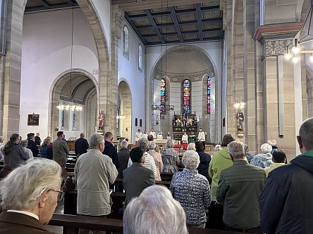 Sonntagsgottesdienst in der  katholischen Kirche Herz Jesu in Essen-Burgaltendorf