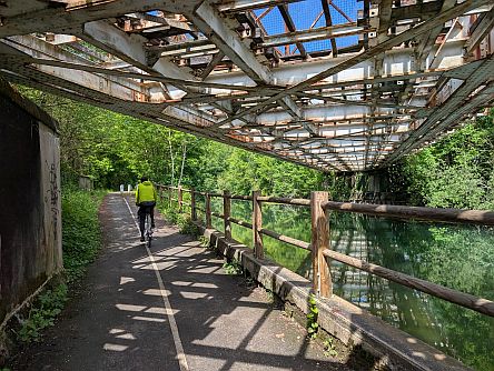 Radweg unter Bahnstrecke