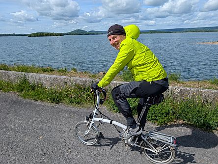 Radler auf Staumauer am Lac de Madine