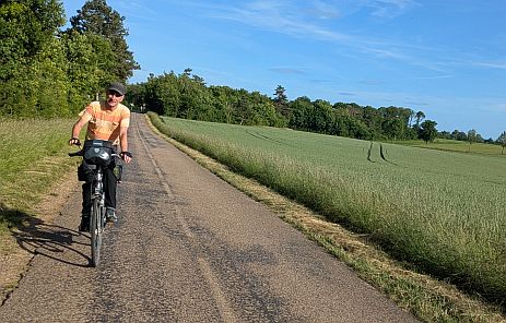 Chris cycling en France