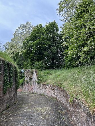 Bitche: Auffahrt zum Plateau