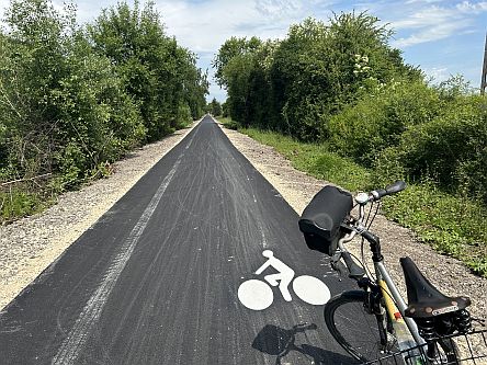 Neuer Bahntrassen-Radweg an der Maas bei Dugny-sur-Meuse