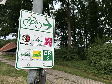 D-Route 7 und andere Pictos: Radwegbeschilderung