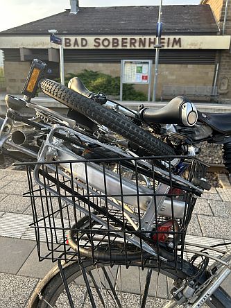 Bromton im Radkorb am Bahnhof Bad Sobernheim