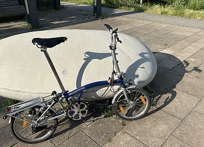 Blaues Brooks-Brompton