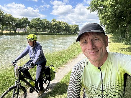 Radlerpaar-Selfie am Mittellandkanal