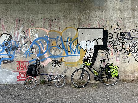 Räder unter Brücke über Mittellandkanal