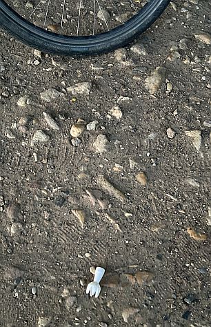 Sahnespritzer auf Boden