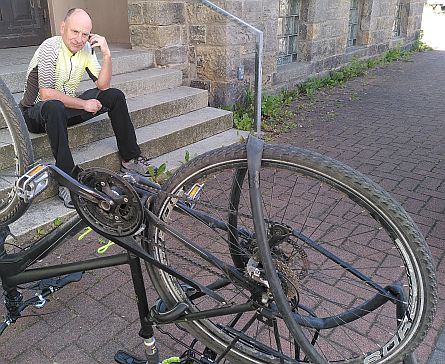 Warten bei Reifenpanne