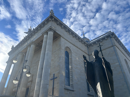 Katowice: Christuskathedrale und Denkmal für Johannes Paul II.